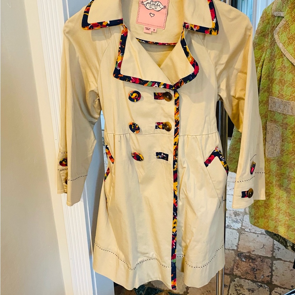 Phoebe Couture. Size 6 spring jacket.  So Detailed and trendy